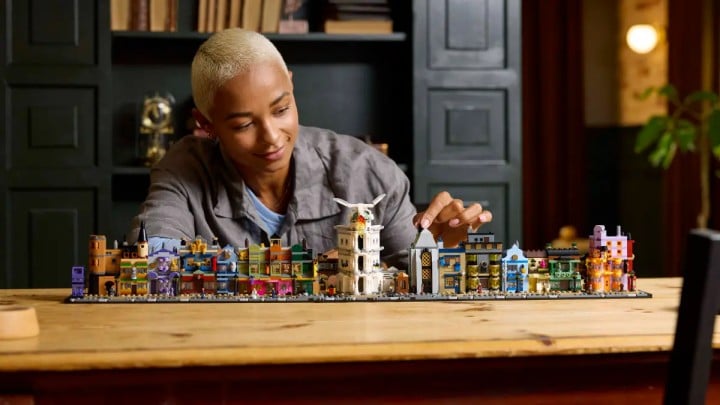 Źródło: LEGO; materiały promocyjne - To miejsce z Harry'ego Pottera oczarowało mnie bardziej niż Hogwart. W wersji LEGO z 3000 klocków wygląda bajecznie - wiadomość - 2025-12-10