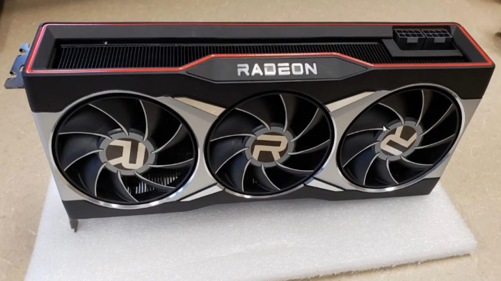 Radeon RX 6000 - nowe zdjęcia flagowej karty graficznej AMD - ilustracja #1
