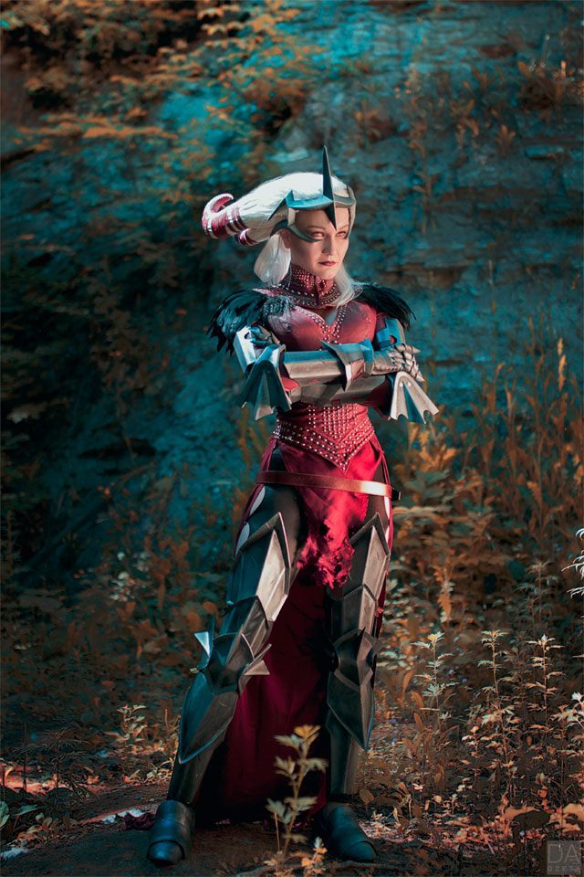 Źródło: Mono Abel - Najlepsze cosplaye -  Flemeth z Dragon Age II - wiadomość - 2014-09-09