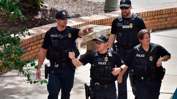 Jednostki policji przez kilka godzin przeczesywały okolicę w poszukiwaniu ofiar i potencjalnych kolejnych sprawców. - Strzelanina na Florydzie podczas turnieju Madden NFL 19 – są ofiary śmiertelne - wiadomość - 2018-08-27