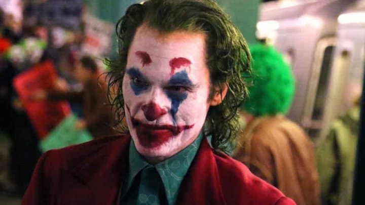 Na którym miejscu na liście filmowych Jokerów uplasuje się kreacja Joaquina Phoenixa? - Joaquin Phoenix terroryzuje metro na nowych zdjęciach i filmie z planu Jokera - wiadomość - 2018-09-24