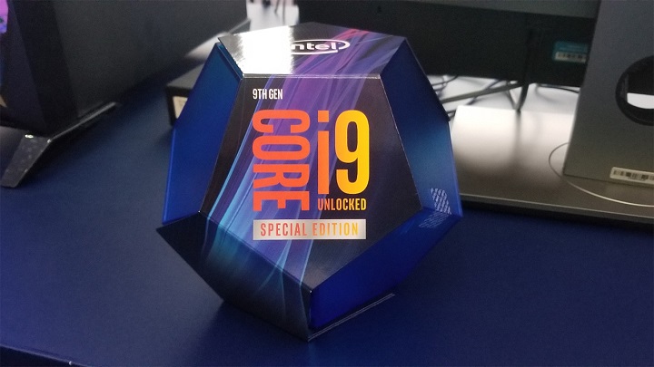 Tak wygląda opakowanie niespodzianki od Intela. - Intel prezentuje Core i9-9900KS oraz pierwsze benchmarki Ice Lake - wiadomość - 2019-05-27