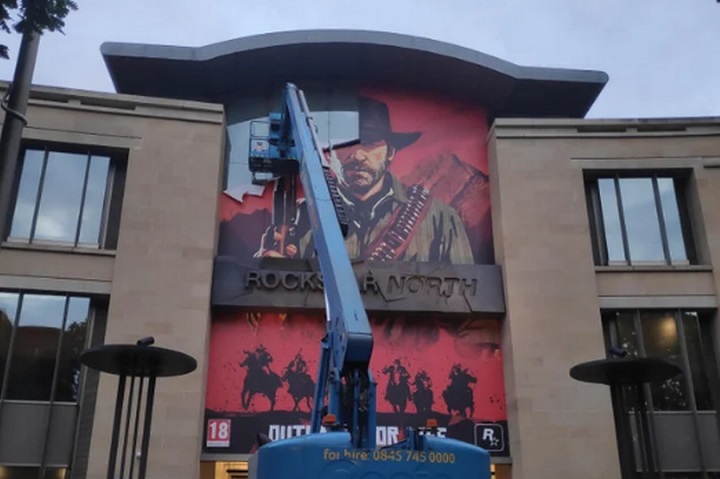 Zdjęcie plakatu promującego RDR 2 rozbudziło nadzieje fanów.