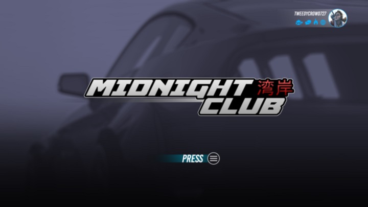 A tak miałby się prezentować logotyp owej enigmatycznej gry. A zatem, mamy też trzecią drogę – reboot. Kto wie, co siedziało w głowach specjalistów z Rockstara, kiedy powyższe screeny lądowały na serwerach Xbox Live… - Na serwerach Xbox Live odnaleziono screeny z niezapowiedzianego Midnight Club - wiadomość - 2017-08-01