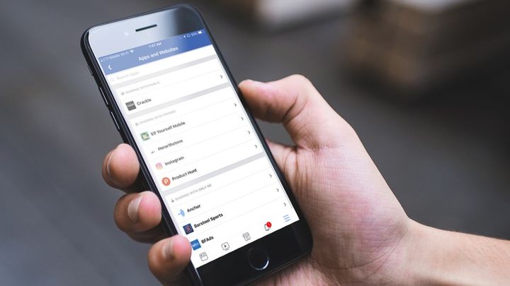 Użytkownicy iOS 13 zaczęli otrzymywać dziwne powiadomienia dotyczące Facebooka. - Nowy iOS 13 na iPhone'ach ostrzega przed korzystaniem z Facebooka - wiadomość - 2019-09-17