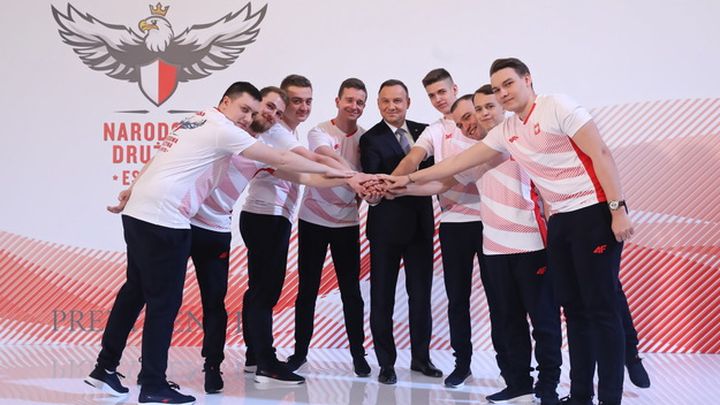 Narodowa Drużyna E-sportu (Źródło: Tomasz Gzell, PAP) - Prezydent Duda ogłosił skład Narodowej Drużyny Esportu - wiadomość - 2019-04-23