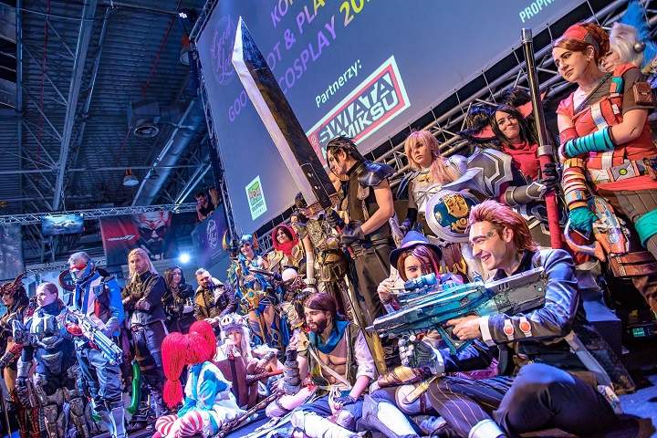 Żadne growe targi nie mogą obejść się bez cosplayerów. / źródło: profil Warsaw Games Week na Facebooku. - Program T-Mobile Warsaw Games Week 2017 [aktualizacja: strefy Cenegi, Sony i Microsoftu] - wiadomość - 2017-10-11