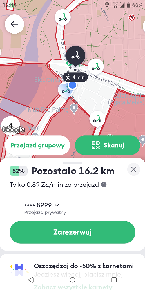 W aplikacji Bolt możemy sprawdzić między innymi mapę dróg, po których można poruszać się na hulajnodze, a także informację o stanie jej baterii i jej zasięgu. Źródło: własne.