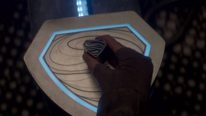W serialu raczej nie zobaczymy Supermana, ale za to na ekranie wielokrotnie przewinie się jego ikoniczny symbol. - Rodzima planeta Supermana na nowym zwiastunie serialu Krypton - wiadomość - 2018-01-10