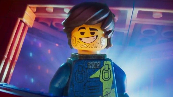 Zwiastun pozwala nam lepiej poznać Rexa – dubbingowanego przez Chrisa Pratta nowego bohatera, będącego parodią najbardziej znanych ról tego aktora. - Postapokalipsa, kosmos i dinozaury na zwiastunie The Lego Movie 2 - wiadomość - 2018-11-21