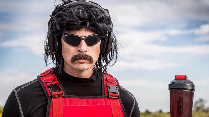 Dr DisRespect udowadnia, że znacznie bardziej opłaca mu się być streamerem niż projektantem poziomów w grach wideo. - Dr DisRespect - streamowanie bardziej opłacalne niż praca przy Call of Duty - wiadomość - 2019-10-23