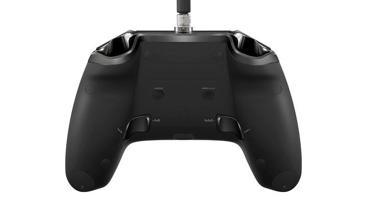 Nacon Revolution nie posiada dodatkowych triggerów, ale ma za to cztery kolejne przyciski. - PlayStation 4 doczeka się dwóch zaawansowanych padów - wiadomość - 2016-10-27