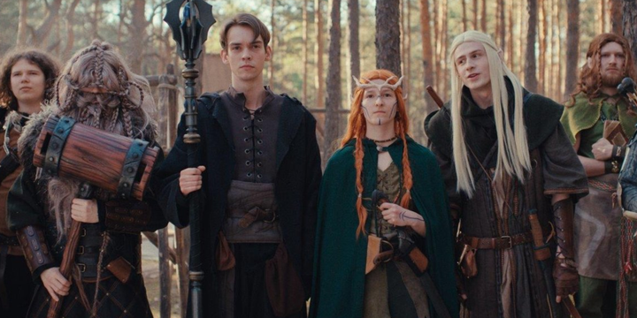 LARP. Miłość, trolle i inne questy, Kordian Kądziela, TFP, 2025 - Twórcy polskiego hitu Netflixa nakręcili pełny akcji i humoru nowy film. LARP. Miłość, trolle i inne questy z gwiazdami 1670 ma już zwiastun i plakat - wiadomość - 2025-04-17
