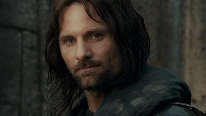 W trzech filmach wchodzących w skład ekranizacji Władcy Pierścieni w Aragorna wcielił się Viggo Mortensen. - Młody Aragorn bohaterem serialu Władca Pierścieni od Amazon - wiadomość - 2018-05-17