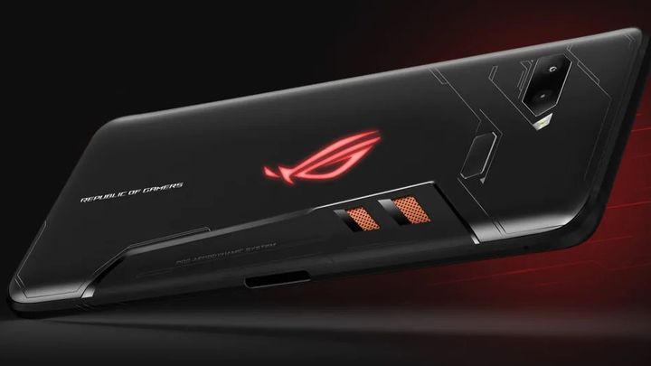 Ptężny i drogi, debiut smartfona dla graczy Asus ROG Phone 2 - ilustracja #1