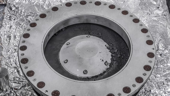 Od dwóch miesięcy NASA nadal nie jest w stanie otworzyć pojemnika z próbkami z Bennu - ilustracja #2