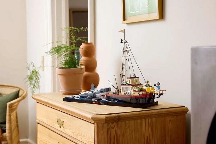 Źródło: The Lego Group - LEGO stworzyło krótkometrażową klockową wersję Szczęk. Film uczcił zapowiedź oficjalnego zestawu - wiadomość - 2024-07-05