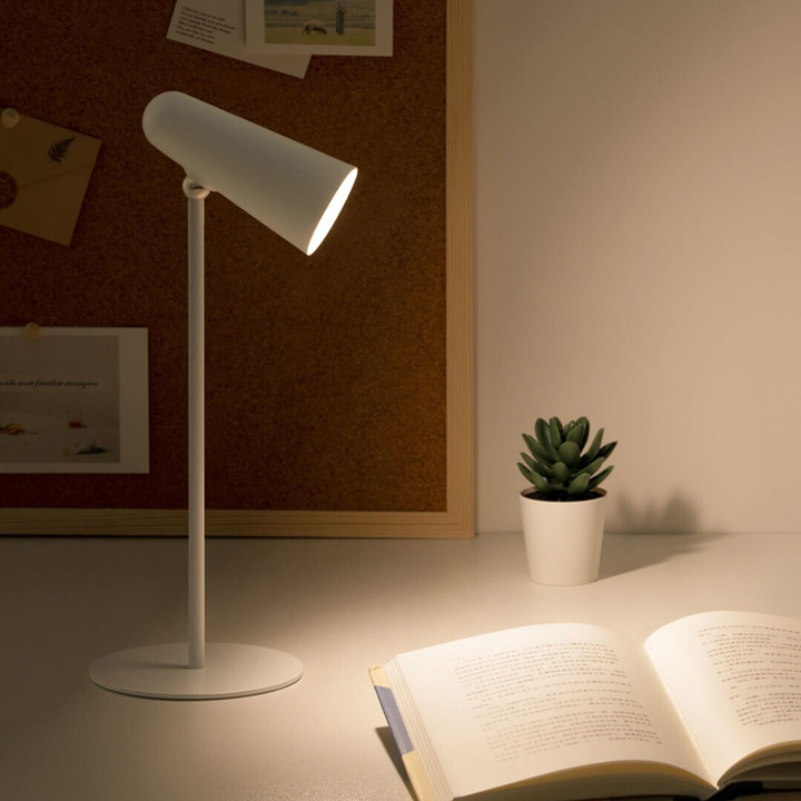 Lampka na biurko, która zmienia się w latarkę - nietypowy pomysł Xiaomi może być hitem - ilustracja #1