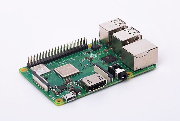 Tak prezentuje się Raspberry Pi 3 B+ w wersji „vanilla”.