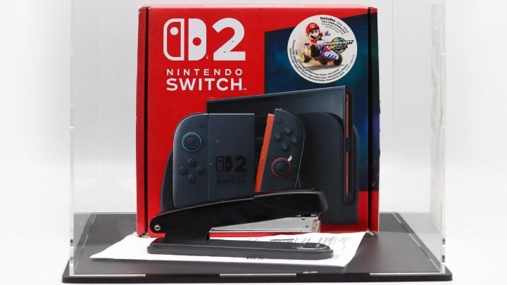 Źródło: eBay - Switch 2 na aukcji kosztuje prawie 800000 złotych. To pierwsza konsola uszkodzona zszywaczem przez pracowników sklepu - wiadomość - 2025-07-11