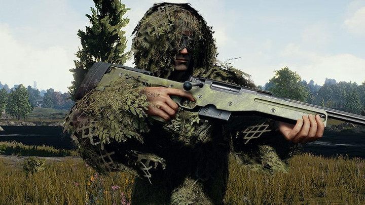 Zwykle „ludzie krzaki” dysponują też dobrymi snajperkami, teraz muszą zadowolić się kuszą. - 1,5 mln graczy w H1Z1: Battle Royale na PS4, wydarzenie Ghillie Crossing w PUBG i inne wieści - wiadomość - 2018-05-26