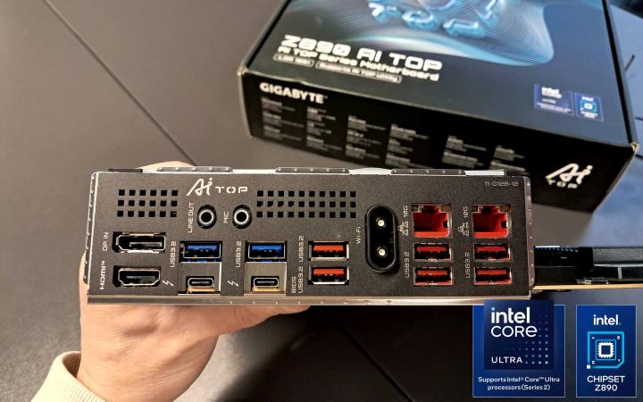 Bogaty zestaw portów na tylnym panelu. Źródło: fot. Marcin Jaskólski