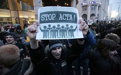 Polska podpisała kontrowersyjną umowę ACTA - ilustracja #1