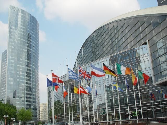 Komisja Europejska bierze pod lupę rynek gier darmowych z mikropłatnościami. - Komisja Europejska walczy z używaniem określenia „free-to-play” wobec gier z mikropłatnościami - wiadomość - 2014-02-28