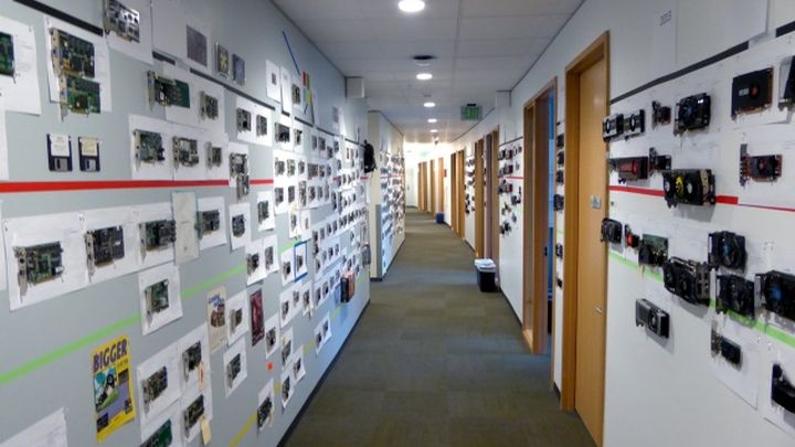 Pracownicy Microsoftu mają ciekawy pomysł na wykorzystanie starych kart graficznych. - Microsoft prezentuje historię GPU… na ścianie - wiadomość - 2019-01-10