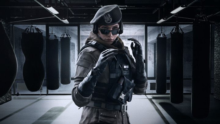 Starsza siostra Eli wygląda nieco poważniej. - Rainbow Six Siege – nowe operatorki z GROM-u i Korei oraz człowiek w masce - wiadomość - 2017-11-17