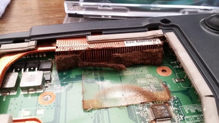 Źródło: extreme.pcgameshardware.de - To najbrudniejsze komputery jakie widzieliśmy. Gracze z Niemiec zebrali 400 zdjęć pecetów w tragicznym stanie - wiadomość - 2025-05-26