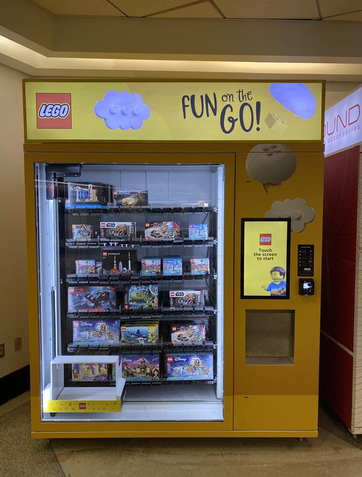Automat z klockami LEGO zamiast kawy? Takie rzeczy tylko na lotniskach - ilustracja #1