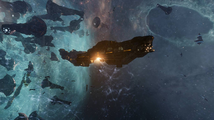 Zbliżenie na pojedynczego tytana. (Żródło: reddit.com/r/Eve) - Kolejny rekord EVE Online pobity – batalia tytanów o „Gwiazdę Śmierci” - wiadomość - 2018-08-03