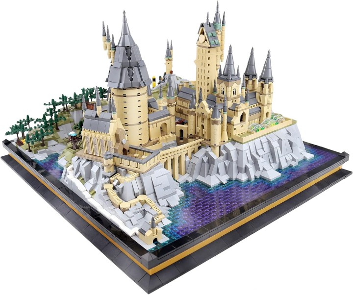 Źródło: Mould King; materiały promocyjne - Przy tym liczącym prawie 7000 elementów zestawie LEGO Zamek Hogwart wygląda jak nieśmieszny żart - wiadomość - 2024-05-17