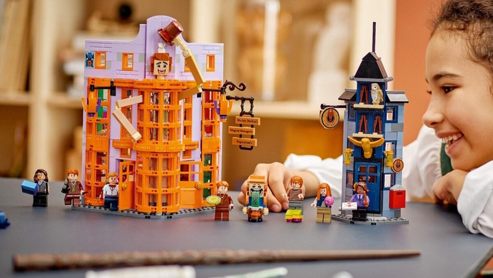 Możesz zostać właścicielem magicznego sklepu Weasleyów; ten rewelacyjny zestaw LEGO znajdziesz w promocji - ilustracja #1
