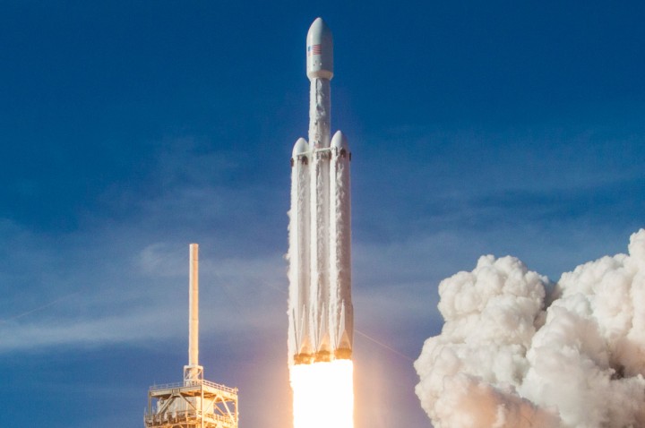 Obejrzyj na żywo spektakularny start rakiety SpaceX Falcon Heavy - ilustracja #2