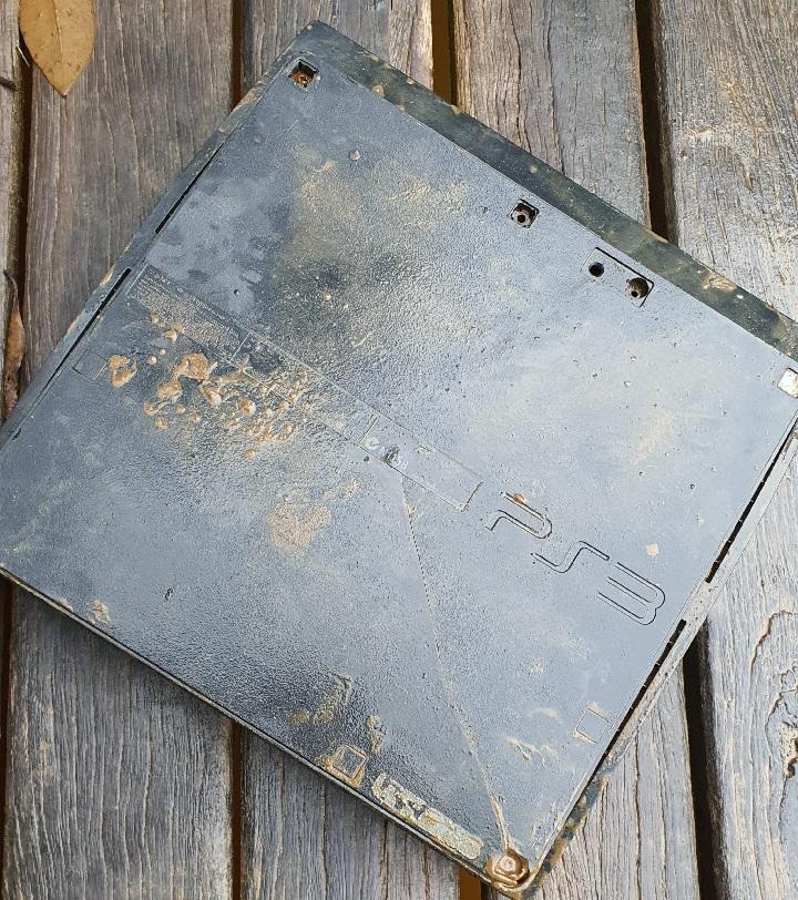 Wyłowiła PS3 z bagna. Konsola była w strasznym stanie - ilustracja #1