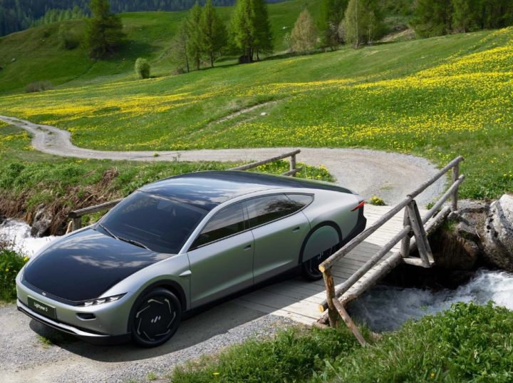 Tym samochodem lepiej nie parkować w cieniu: rusza sprzedaż Lightyear 0 na energię słoneczną - ilustracja #1