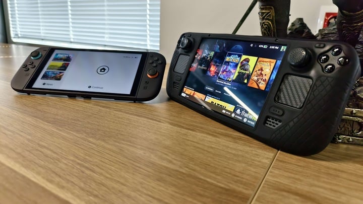 Nintendo Switch 2 i Steam Deck OLED. Źródło: własne. - Nintendo Switch 2 vs Steam Deck OLED. Porównujemy handheldy - wiadomość - 2025-06-05