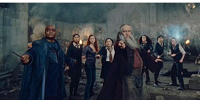 Jedna scena z Bitwy o Hogwart nawiązuje do każdego filmu o Harrym Potterze. Zauważyliście wszystkie odniesienia? - ilustracja #1