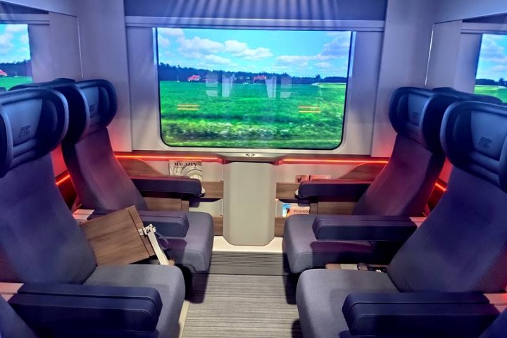 PKP Intercity przedstawia nowe, komfortowe wnętrza wagonów pasażerskich - ilustracja #1