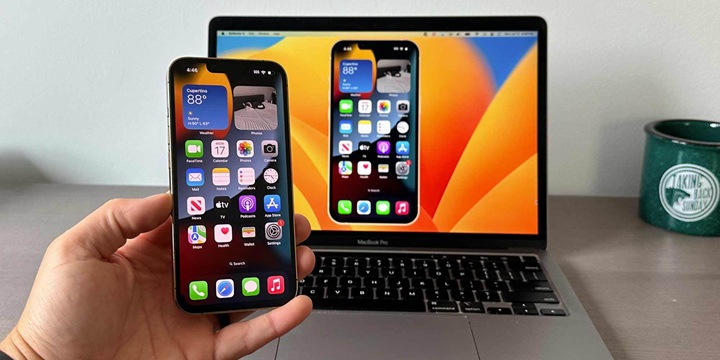 iPhone Mirroring w akcji. Źródło: Squirrels Blog. - iPhone Mirroring w EU - jak skorzystać? Sprawdzamy, czy to możliwe w 2025 roku - wiadomość - 2025-04-18