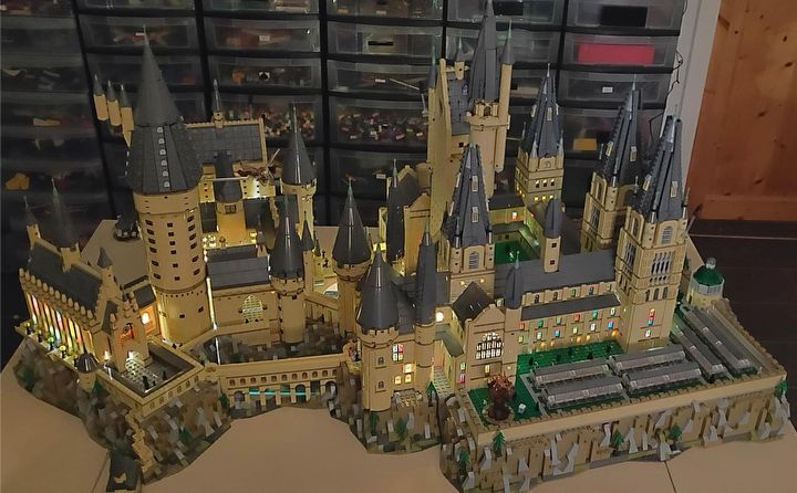 Hogwart z Lego nigdy nie wyglądał tak dobrze. Wystarczyło 25 tysięcy klocków - ilustracja #1