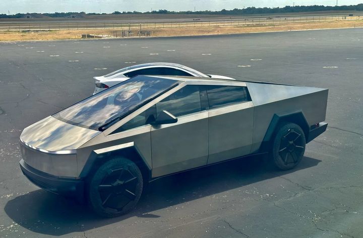 Elon Musk niezadowolony z jakości wykonania Cybertrucka, chciałby dokładności jak w LEGO - ilustracja #1