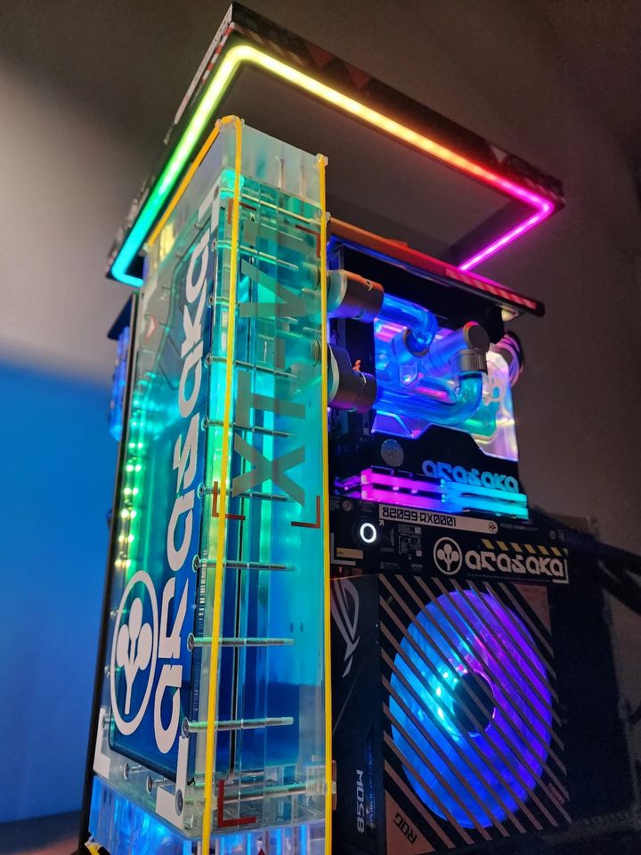 Fan Cyberpunka 2077 przerobił swojego peceta w wieżę Arasaki - ilustracja #1