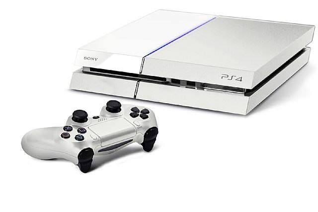 Dla porównania jeden z użytkowników NeoGaf udostępnił obrazek z białą konsolą PlayStation 4 (źródło: NeoGaf.com) - Biały Xbox One przeznaczony tylko dla pracowników Microsoftu - wiadomość - 2013-08-26