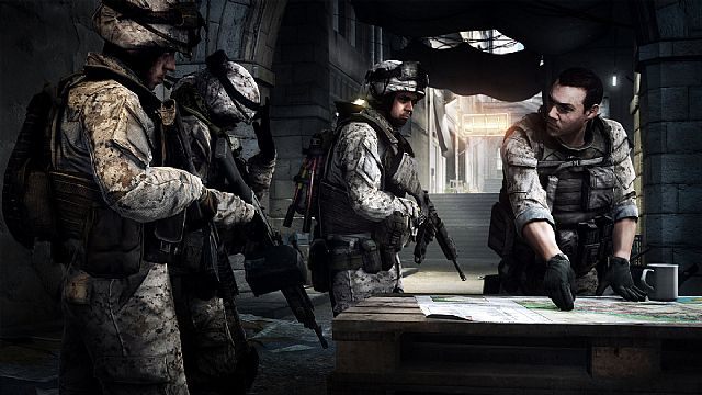 Żołnierze z Battlefield 3 zastanawiają się nad tym, jakie okazje cenowe ustrzelić w tym tygodniu... - Cyfrowa dystrybucja na weekend 27-28 kwietnia (Tomb Raider, Battlefield 3, Crysis 3, Hitman: Rozgrzeszenie i inne) - wiadomość - 2013-04-27
