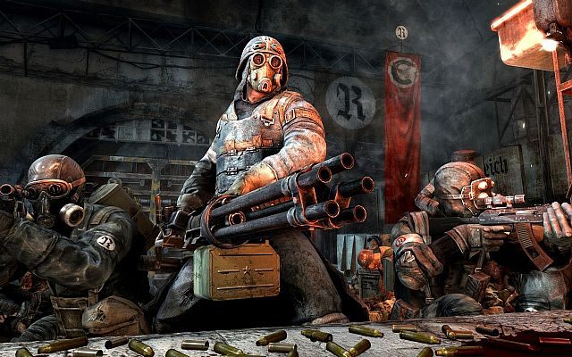 Ciężkozbrojny żołnierz to jeden z bohaterów dodatku DLC Faction Pack do gry Metro: Last Light - Metro: Last Light - dodatek DLC Faction Pack już w sprzedaży - wiadomość - 2013-07-17