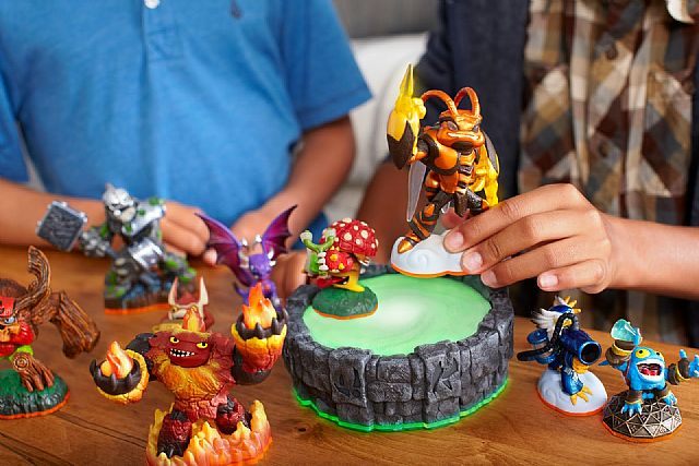 Figurki i gry wideo, czyli dwie największe pasje współczesnego dziecka w jednym - Marka Skylanders wygenerowała 1,5 miliarda dolarów. Activision Blizzard zarabia - wiadomość - 2013-08-02