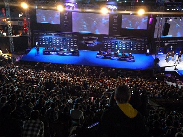 Walki na scenie poświęconej Starcraftowi II przybyły śledzić tłumy - Intel Extreme Masters Katowice - podsumowanie dnia drugiego - Polacy wypadają z gry - wiadomość - 2013-01-19